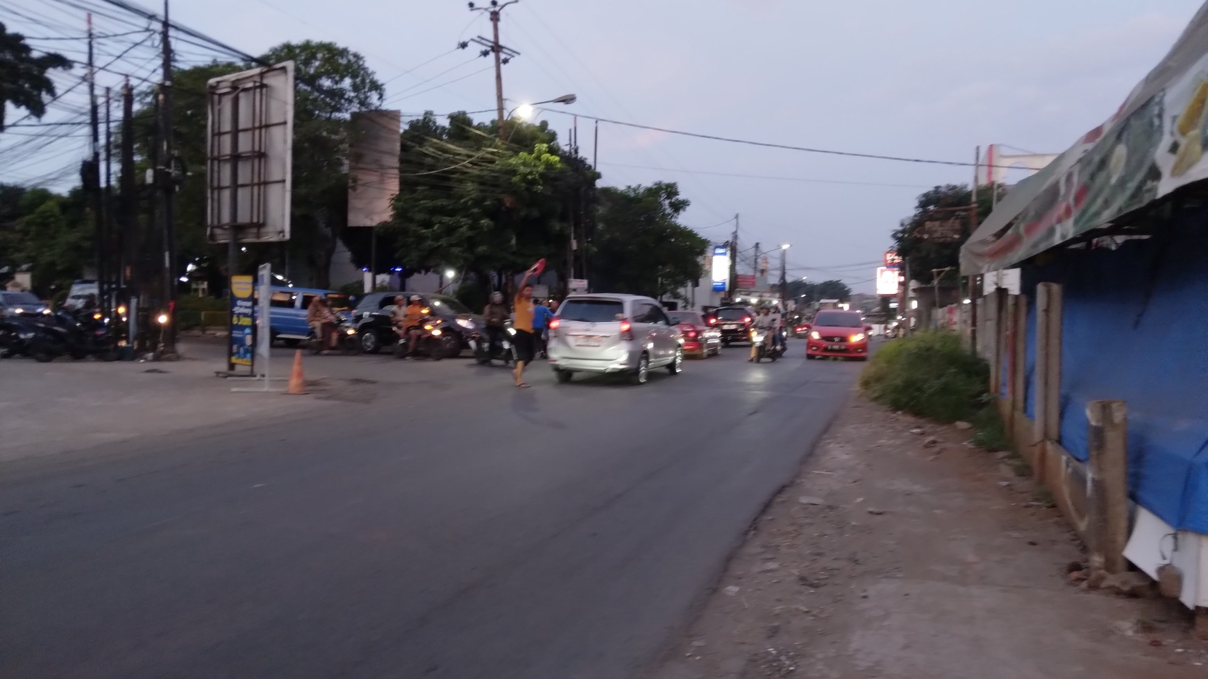 Kavling tanah  luas di pinggir jalan raya setu dekat pasar setu hekasi harga nego