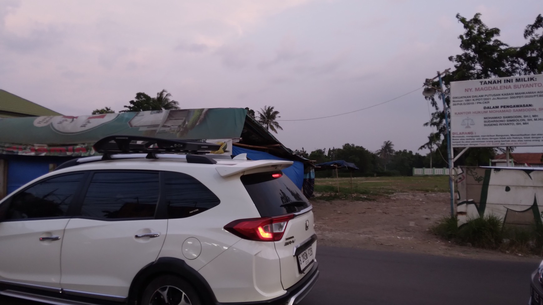 Kavling tanah  luas di pinggir jalan raya setu dekat pasar setu hekasi harga nego