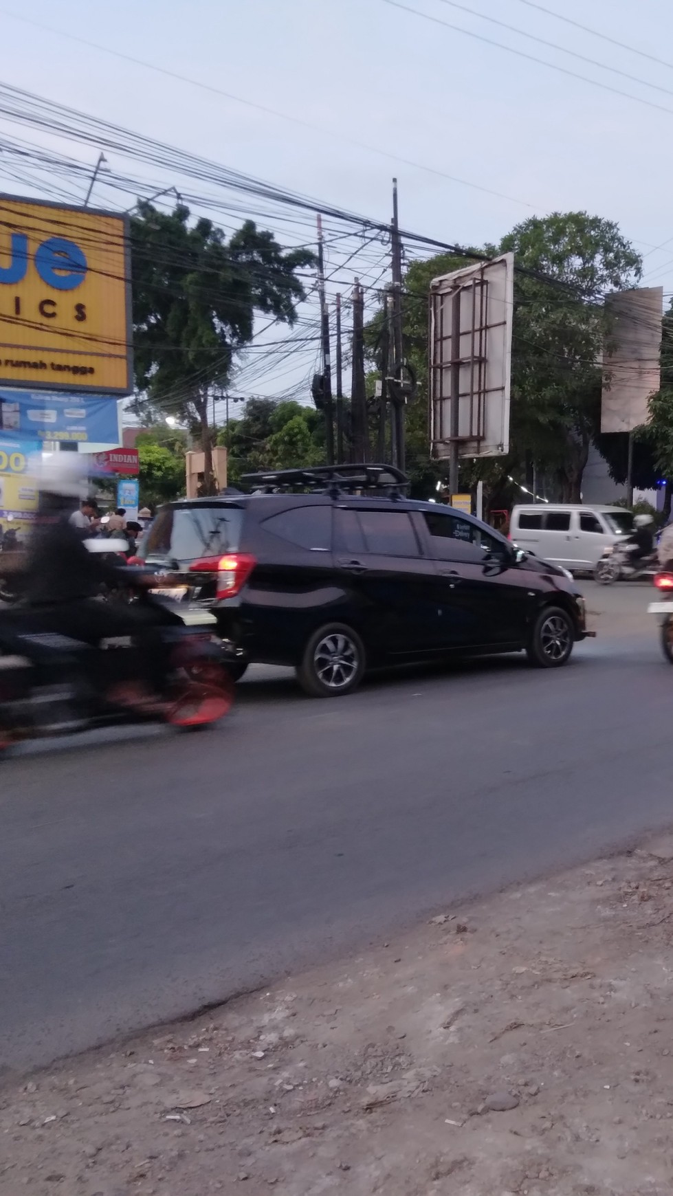 Kavling tanah  luas di pinggir jalan raya setu dekat pasar setu hekasi harga nego