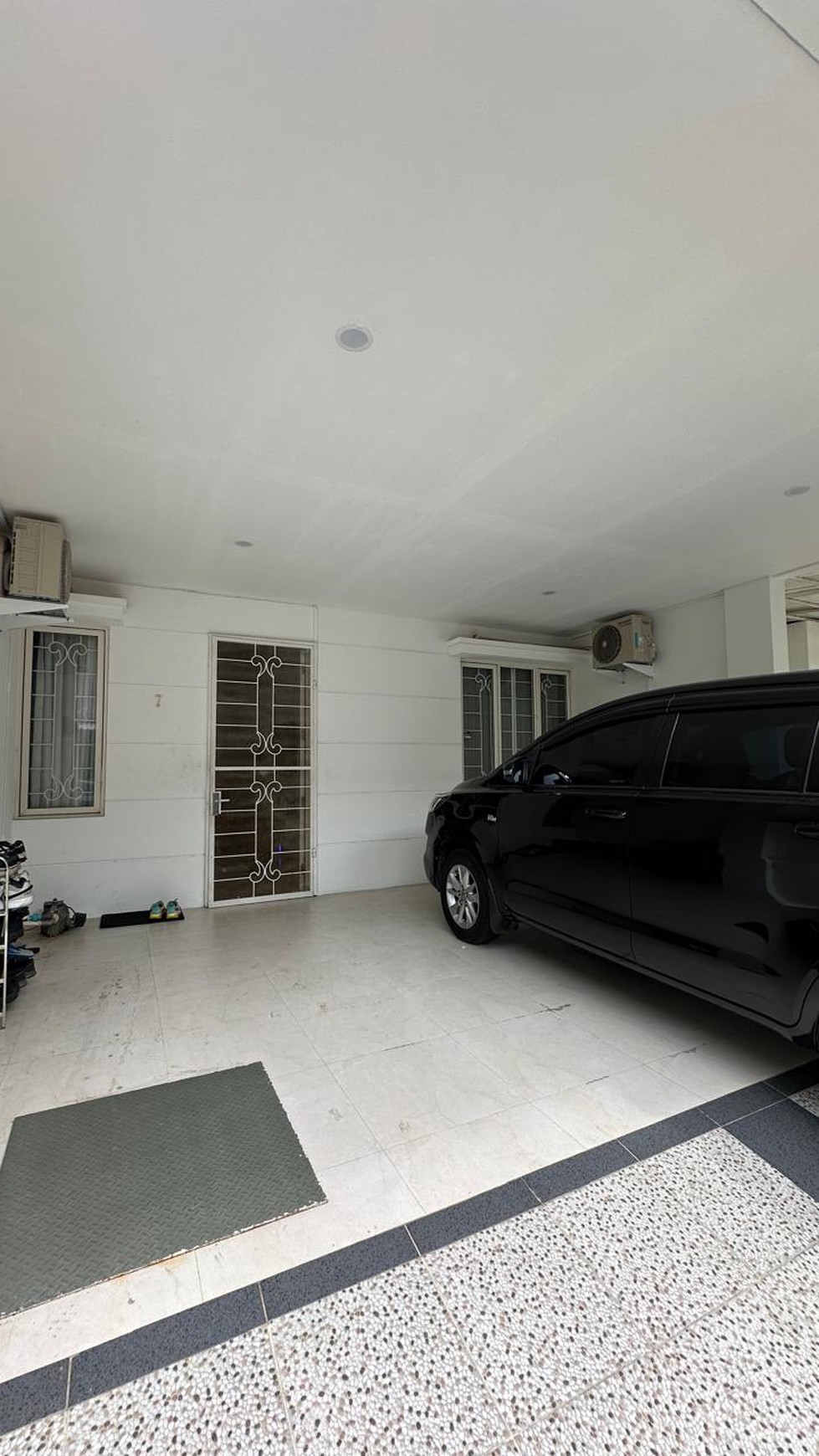 Rumah Modern Minimalis di Puri Mansion Jakarta Barat