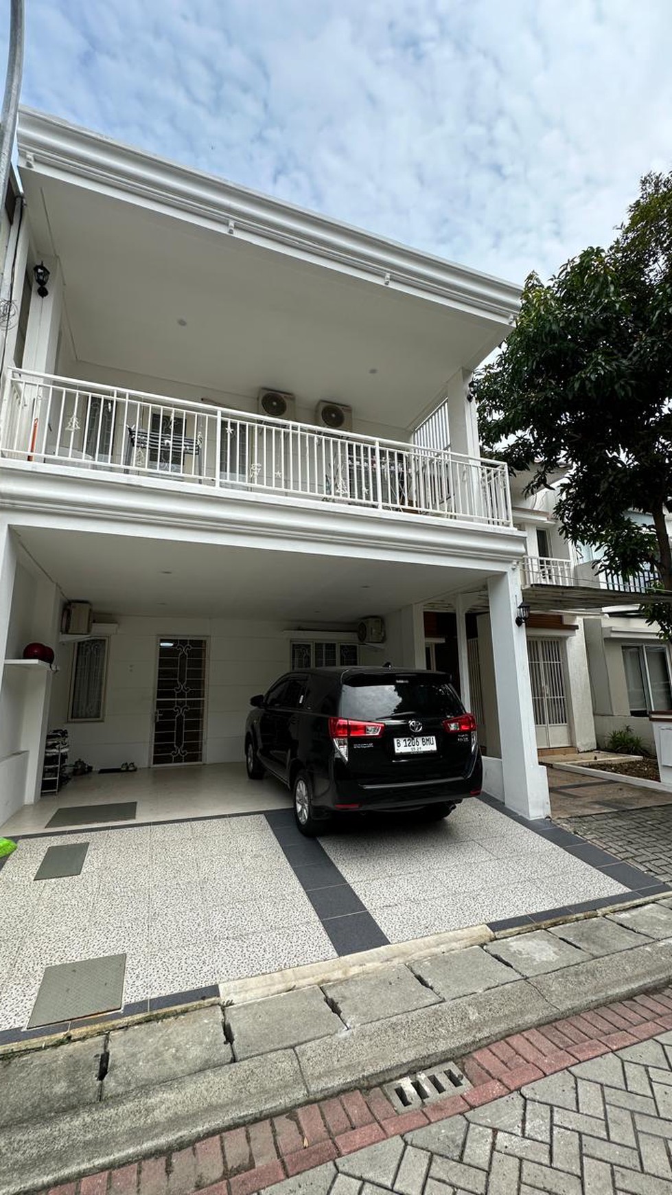 Rumah Modern Minimalis di Puri Mansion Jakarta Barat