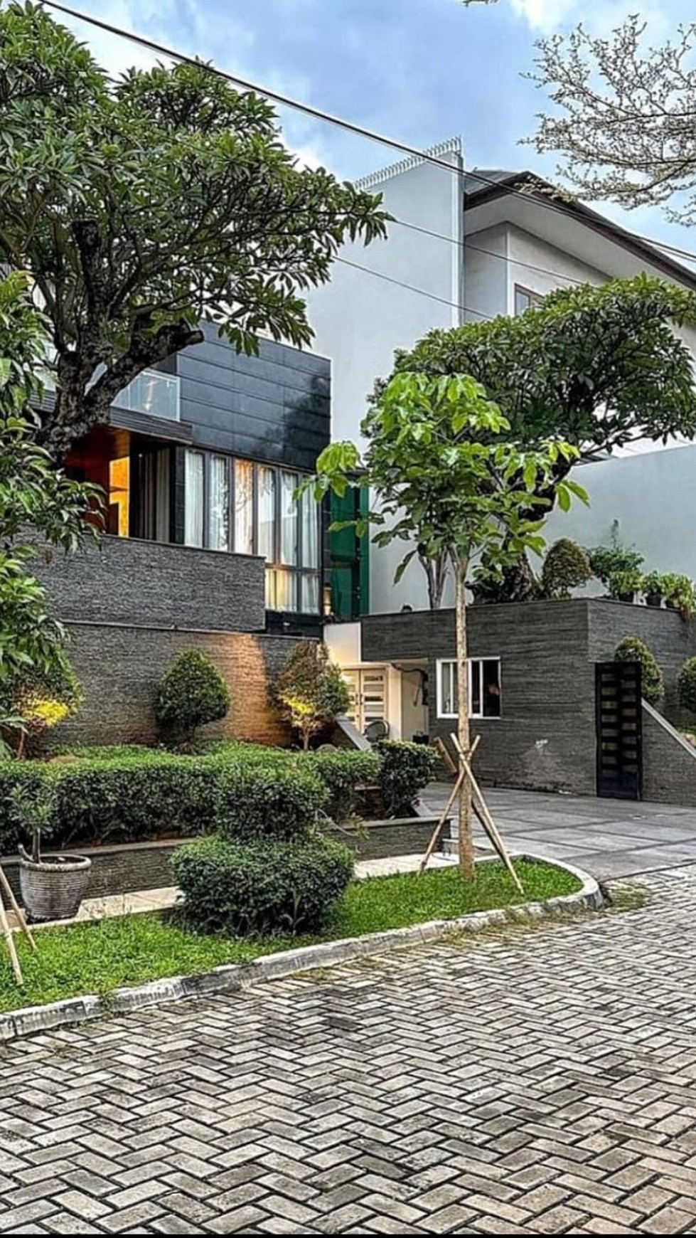 Rumah Mewah di Simprug Golf, Kebayoran Baru