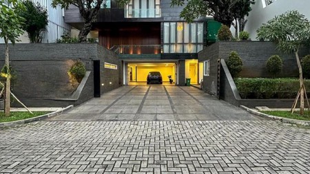 Rumah Mewah di Simprug Golf, Kebayoran Baru