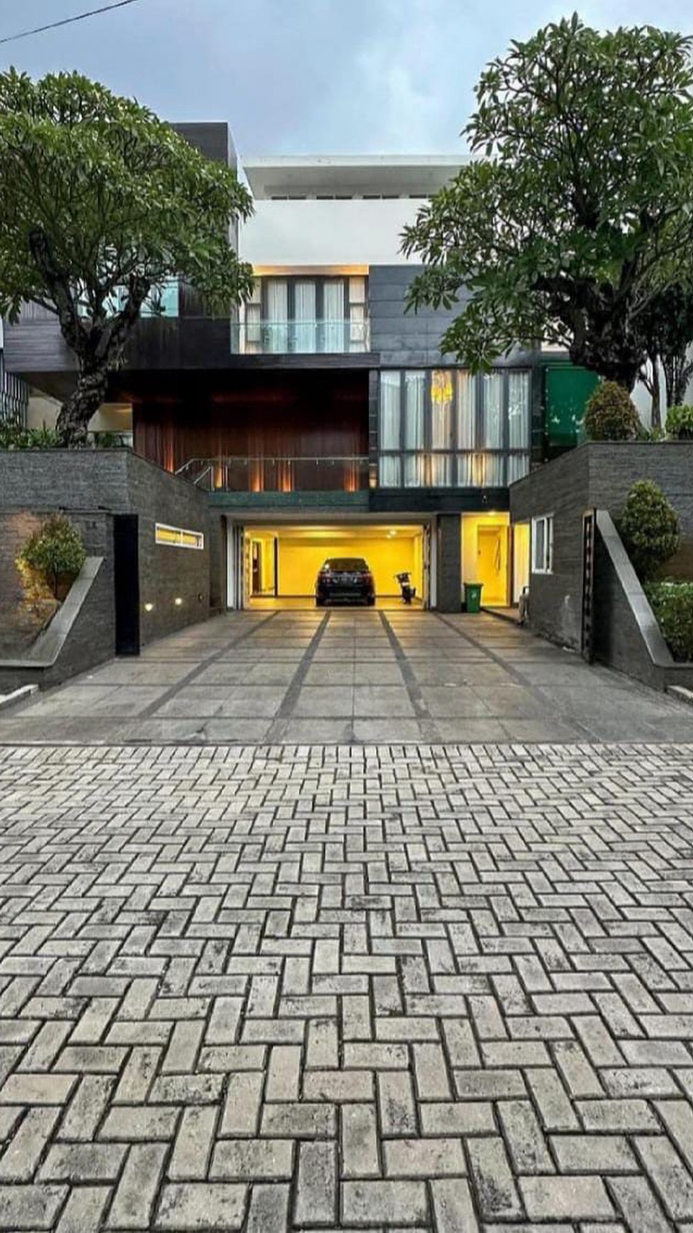 Rumah Mewah di Simprug Golf, Kebayoran Baru