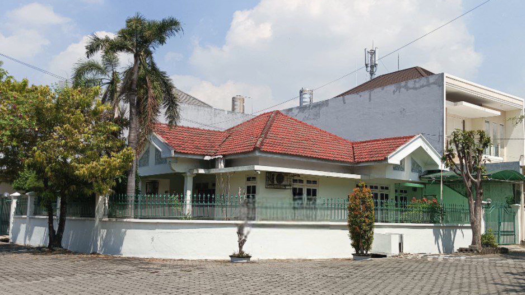 FOR SALERumah Hook Asri Taman Luas di Taman Pondok Indah Wiyung