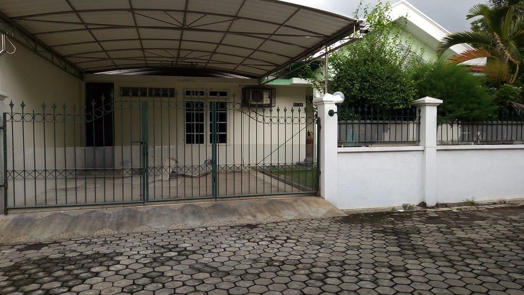 FOR SALERumah Hook Asri Taman Luas di Taman Pondok Indah Wiyung