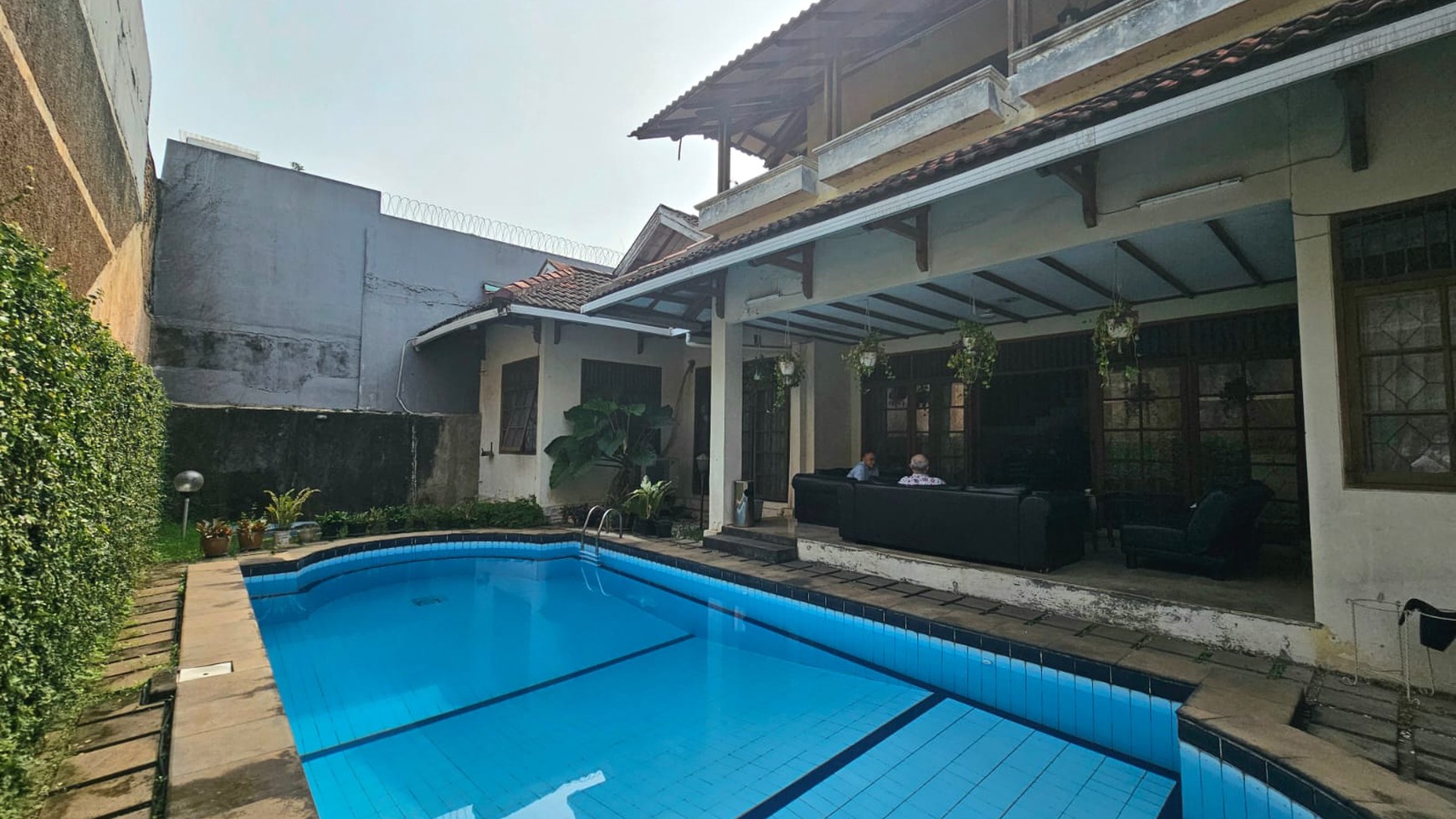 Rumah Taman luas 750 m2 di Komplek Margasatwa Baru, Pondok labu. Jakarta Selatan