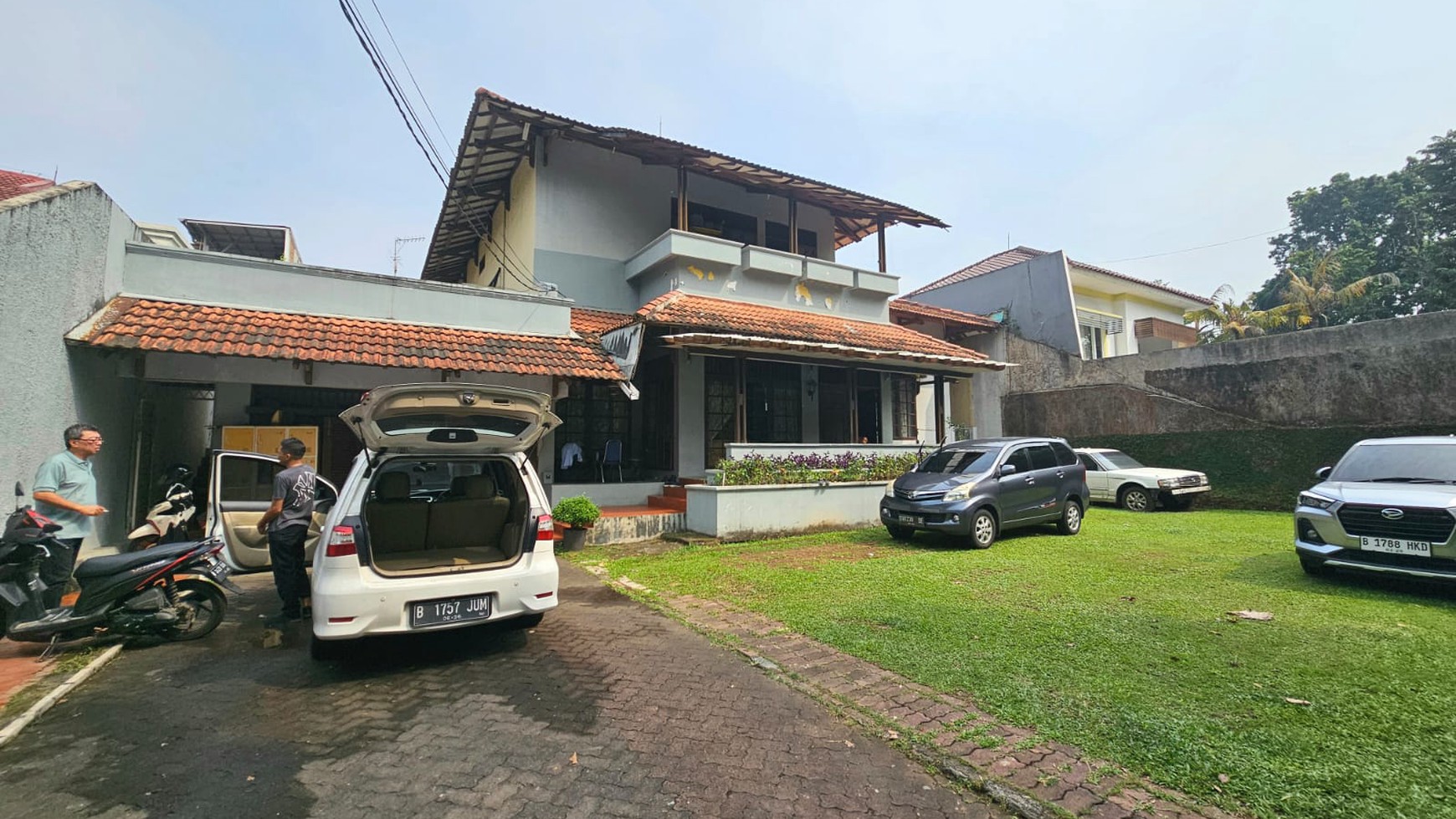 Rumah Taman luas 750 m2 di Komplek Margasatwa Baru, Pondok labu. Jakarta Selatan