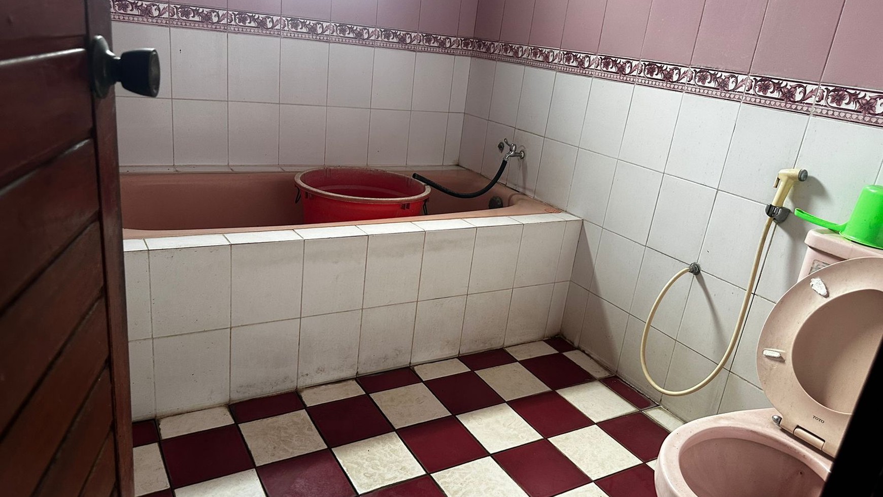 Rumah Hitung Tanah Area Cipete