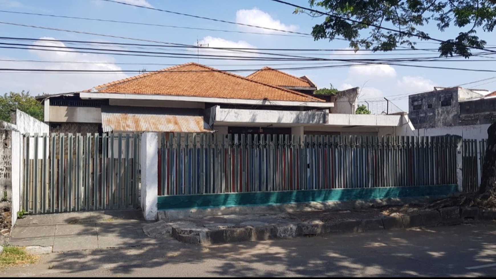 MURAH Rp.20 jt-an/m2 Dijual Rumah Surabaya Pusat - Jl. Sam Ratulangi - Dekat Kartini , Teuku Umar - Strategis Lokasi- Ruangan LUAS Loss - SHM