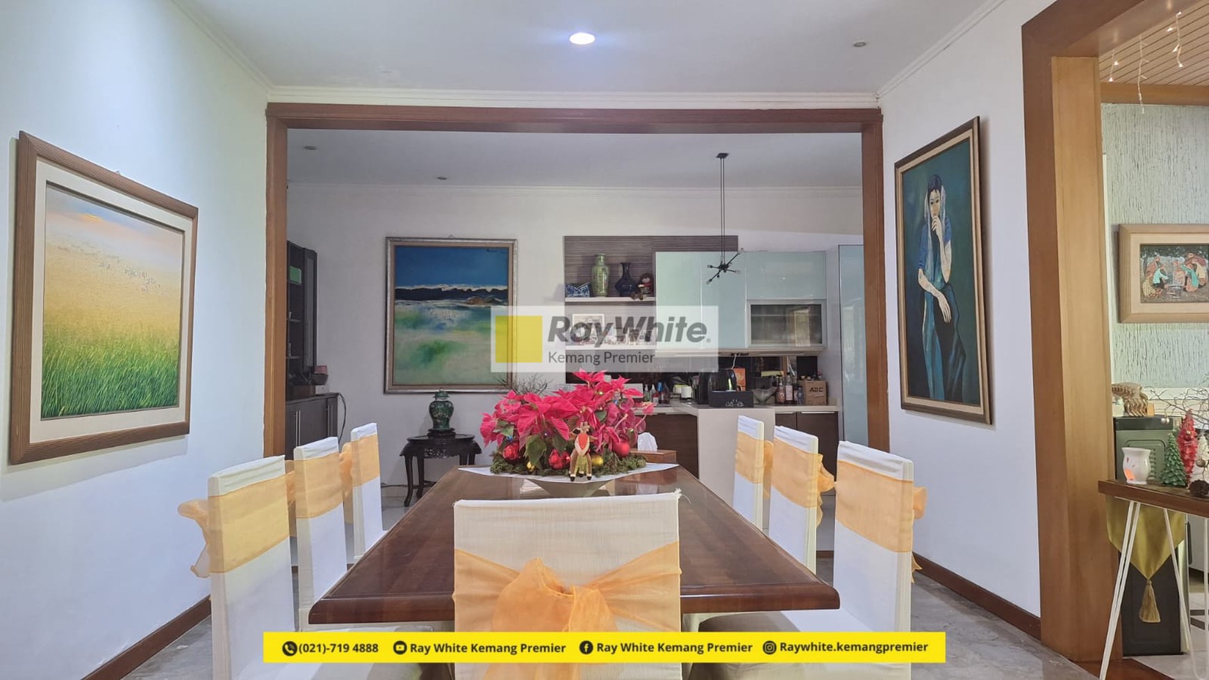 For sale : elegant resort house in an exclusieve neighborhood in Pejaten Barat