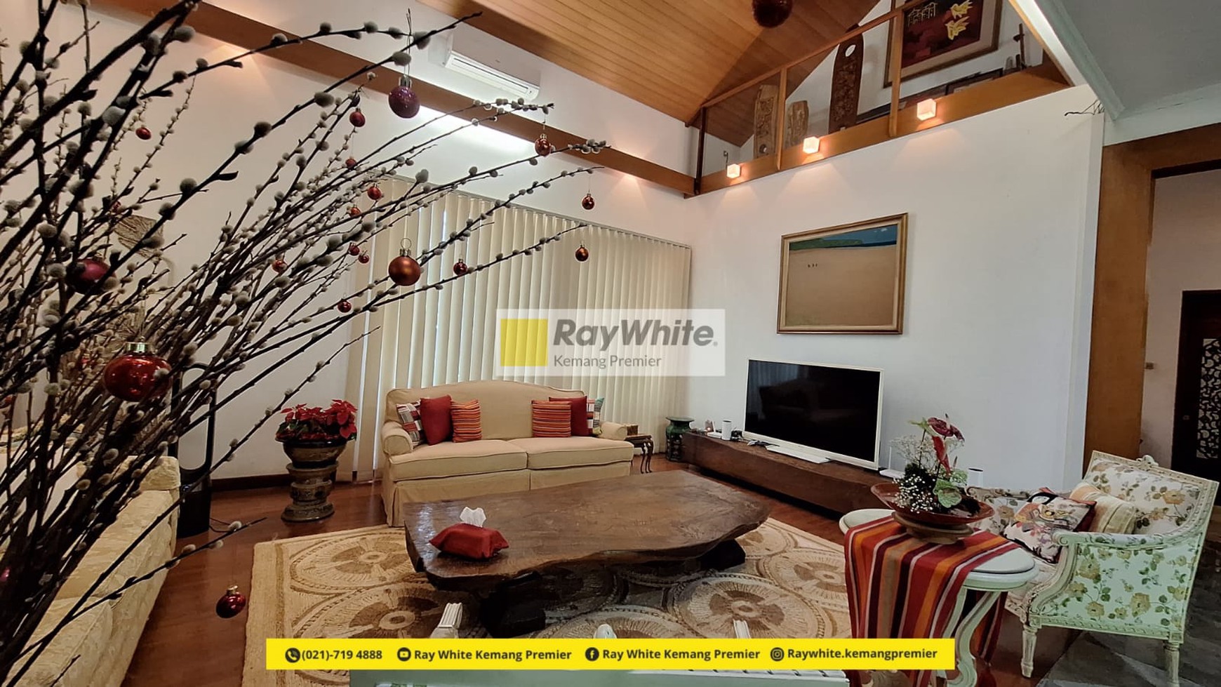 For sale : elegant resort house in an exclusieve neighborhood in Pejaten Barat