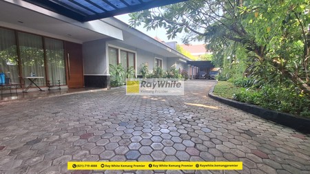 For sale : elegant resort house in an exclusieve neighborhood in Pejaten Barat