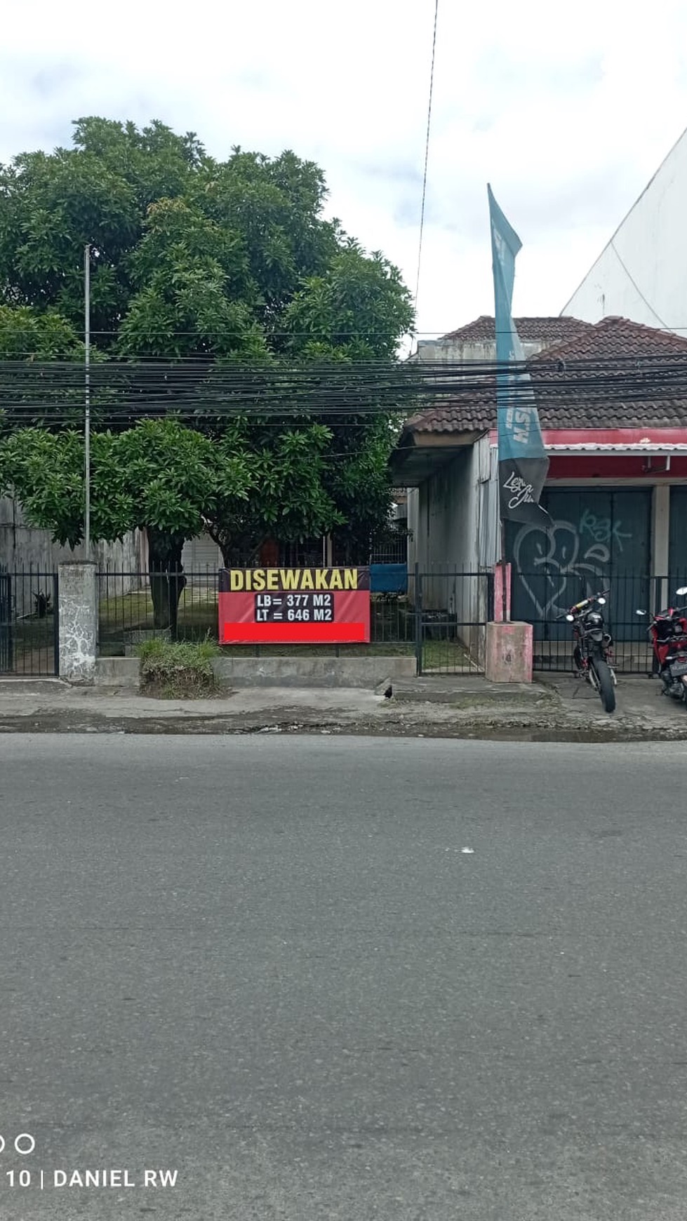 Disewakan Tanah Bonus Bangunan Lokasi Strategis di Jalan Godean 