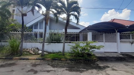 Dijual Rumah Strategis 330 m&#xb2; di Darmo Harapan Utara, Surabaya