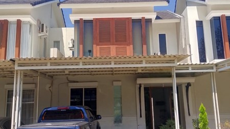 Rumah Modern Bangunan Baru Tengah Kota Surabaya di Grand Harvest 