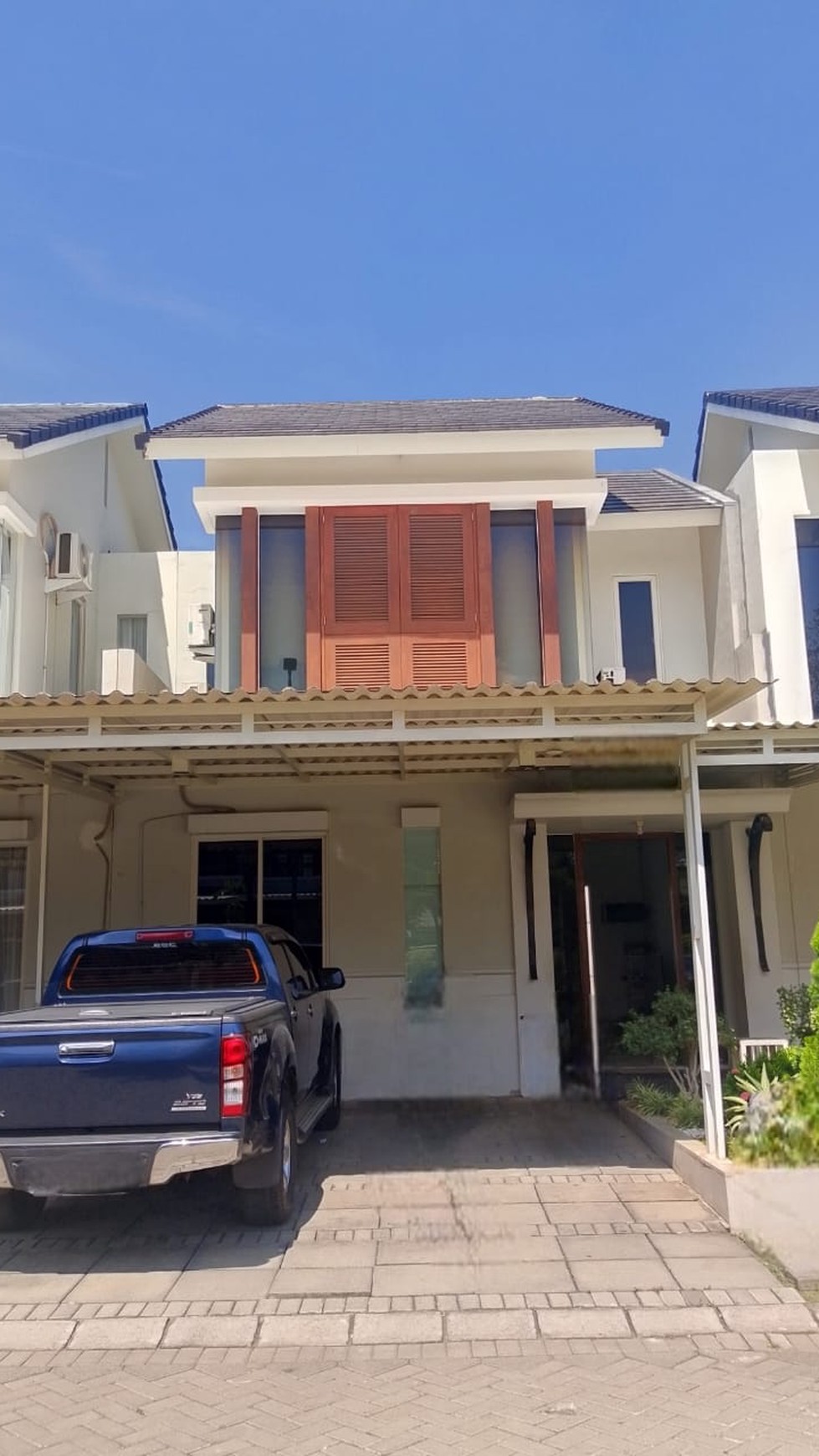 Rumah Modern Bangunan Baru Tengah Kota Surabaya di Grand Harvest 