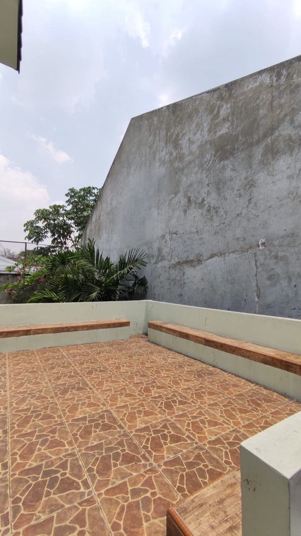 Turun Harga Rumah Siap Huni Area Kemang Timur