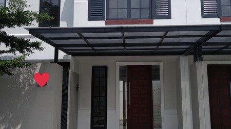 RUMAH MODERN TERBAIK TENGAH KOTA DI GRAND HARVEST SURABAYA