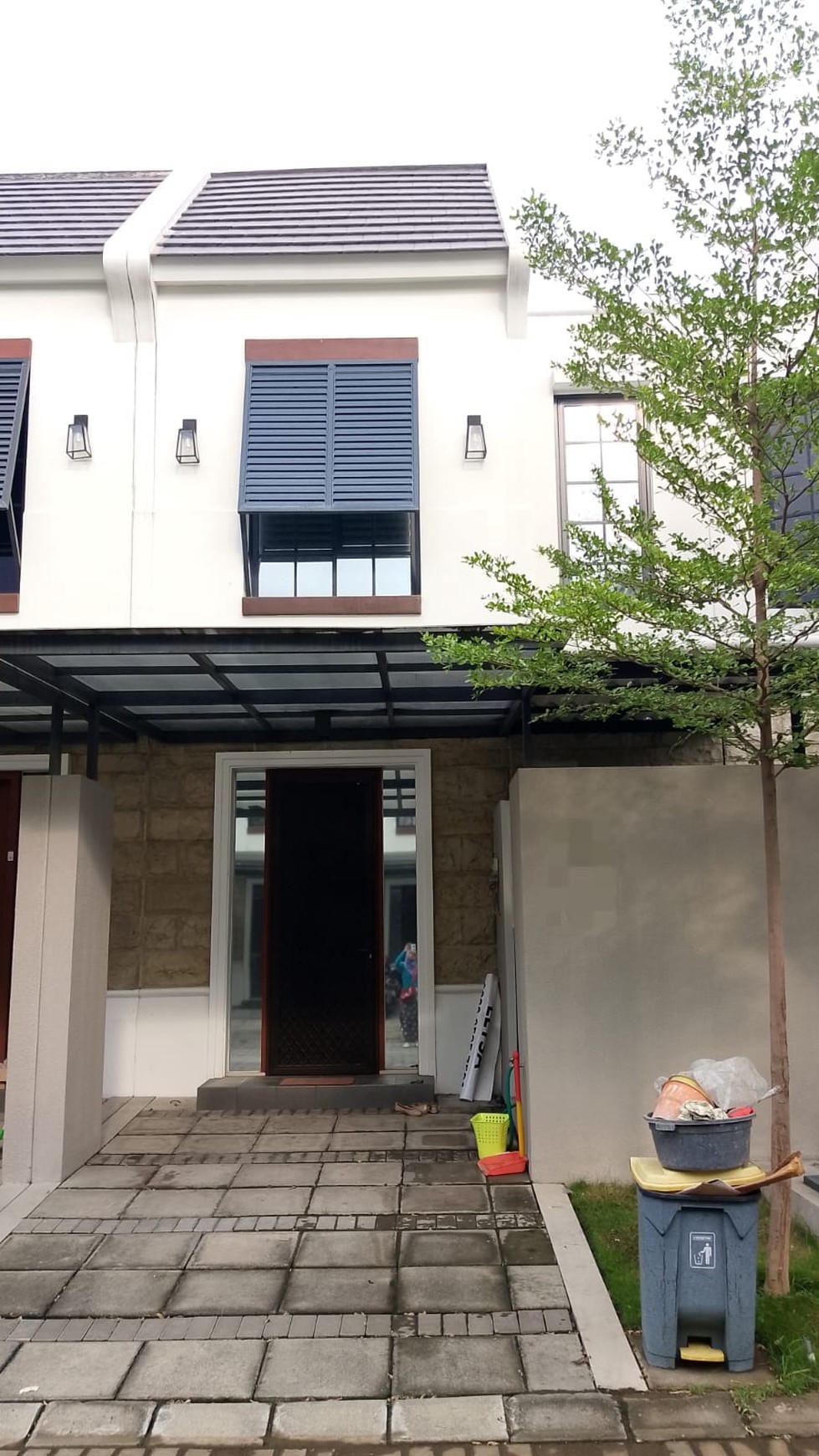 RUMAH MODERN TERBAIK TENGAH KOTA DI GRAND HARVEST SURABAYA