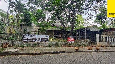 Rumah Rusak Perlu Renovasi di Menteng Jakarta Pusat 