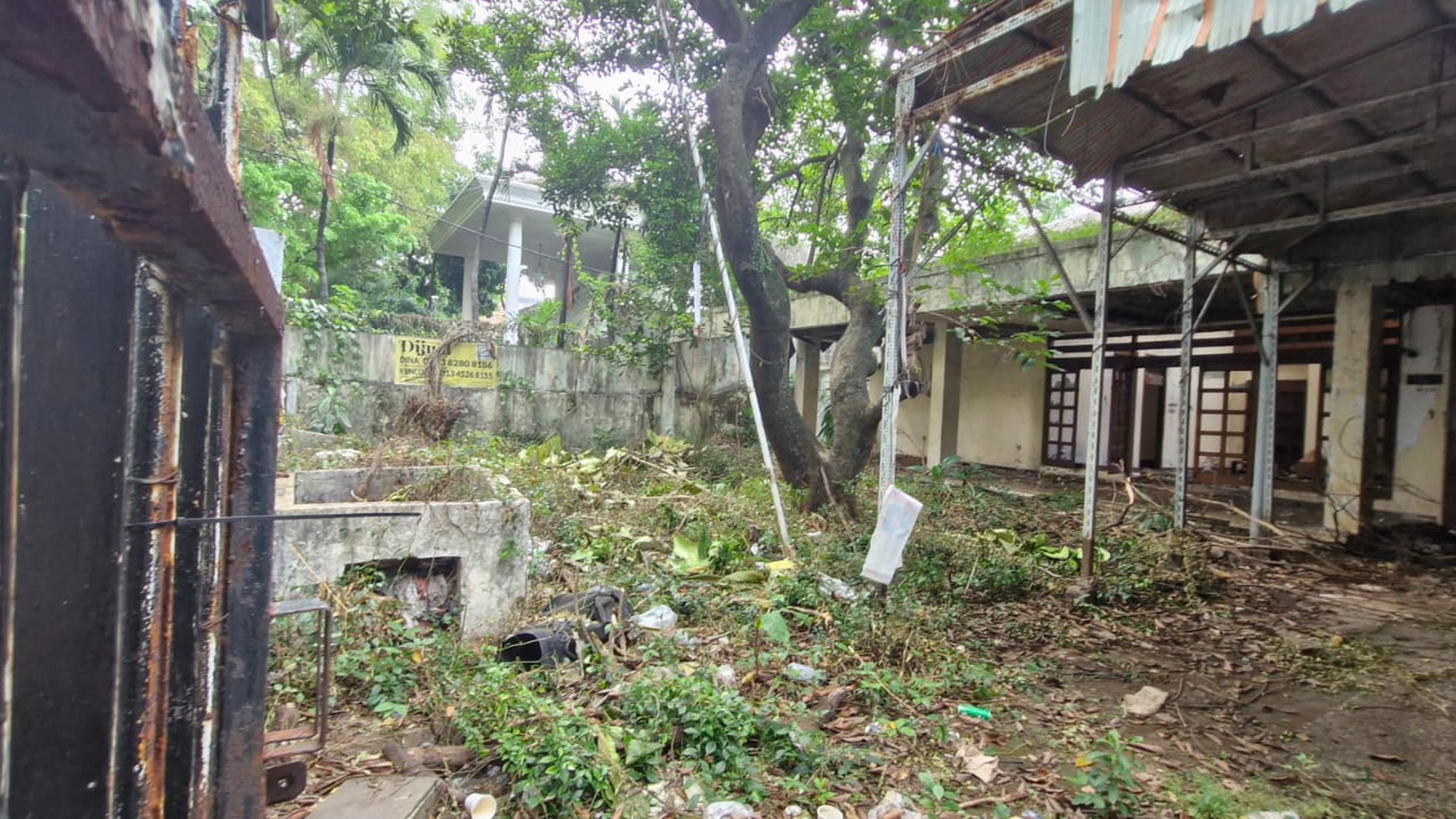 Rumah Rusak Perlu Renovasi di Menteng Jakarta Pusat 