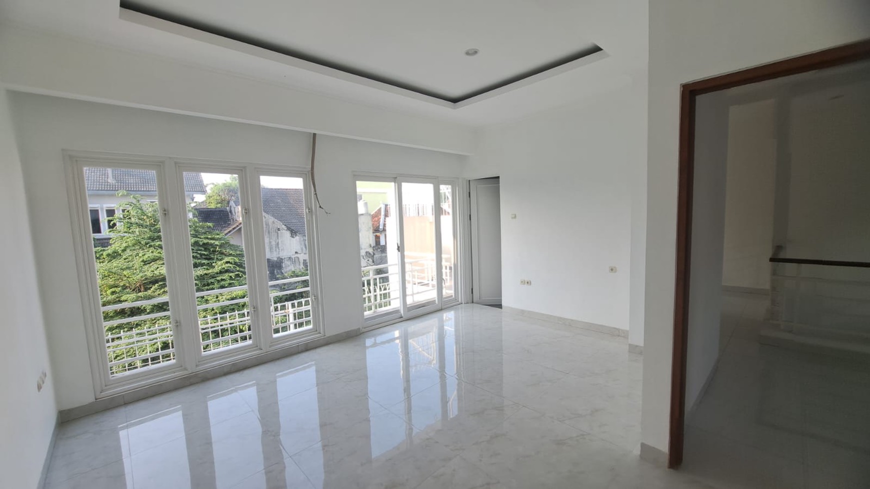 Rumah Mewah Semi Furnish Dalam Perum Pesona Blunyah Mlati Sleman 