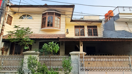 Rumah 2 Lantai Lokasi Strategis di Tanjung Duren, Jakarta Barat