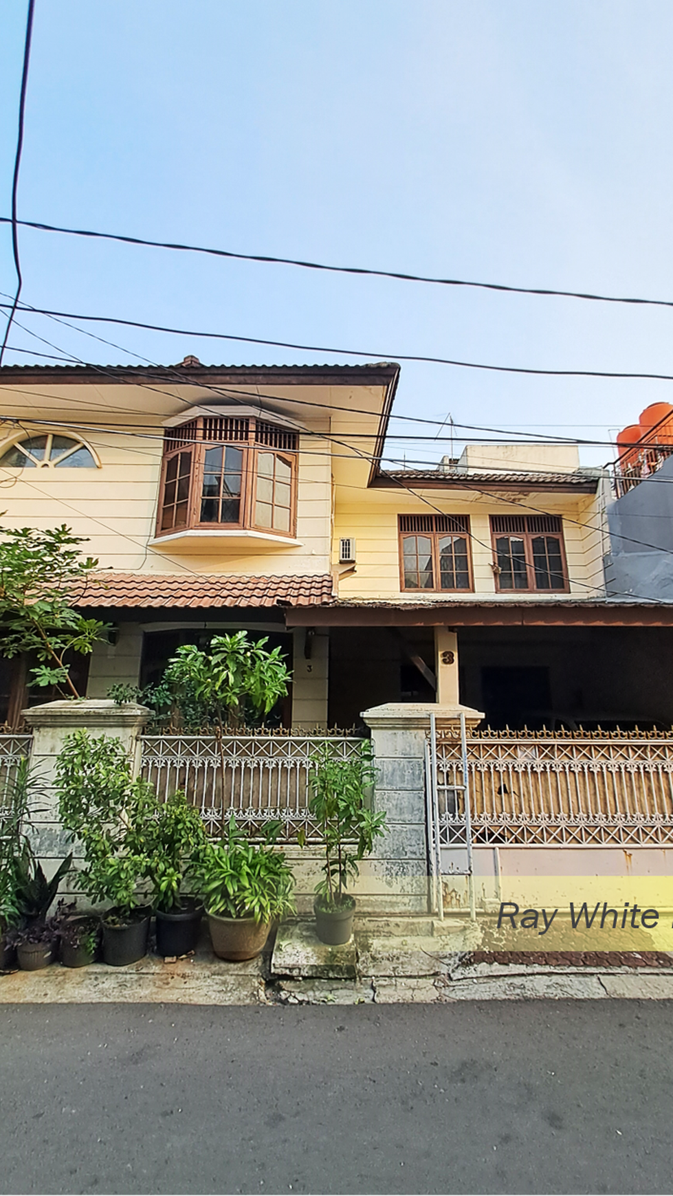 Rumah 2 Lantai Lokasi Strategis di Tanjung Duren, Jakarta Barat