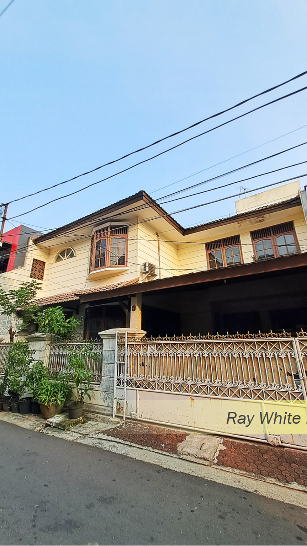 Rumah 2 Lantai Lokasi Strategis di Tanjung Duren, Jakarta Barat