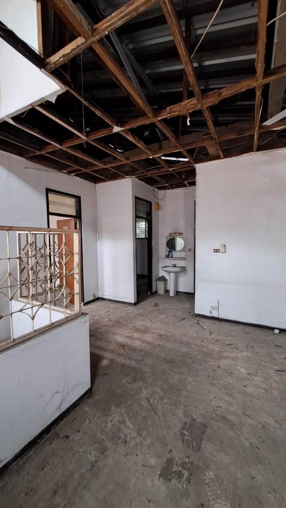 Rumah Hitung Tanah Area Cipete