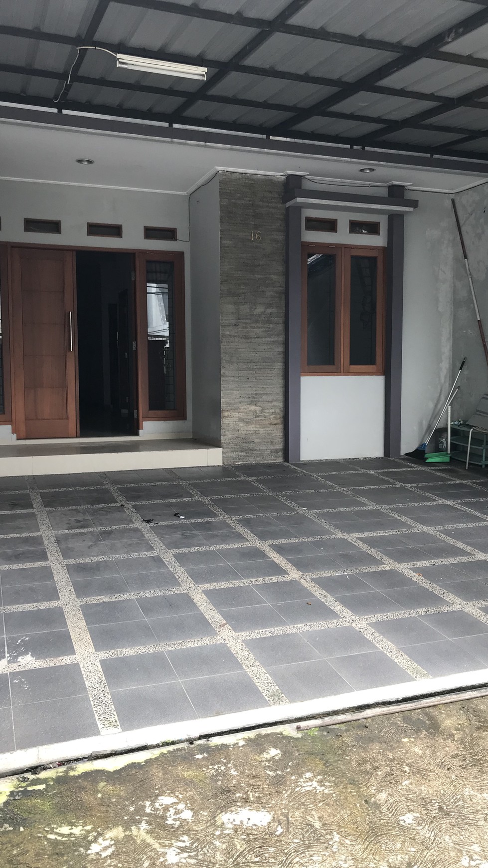 DISEWA RUMAH JALAN CIOMAS KEBAYORAN BARU JAKARTA SELATAN