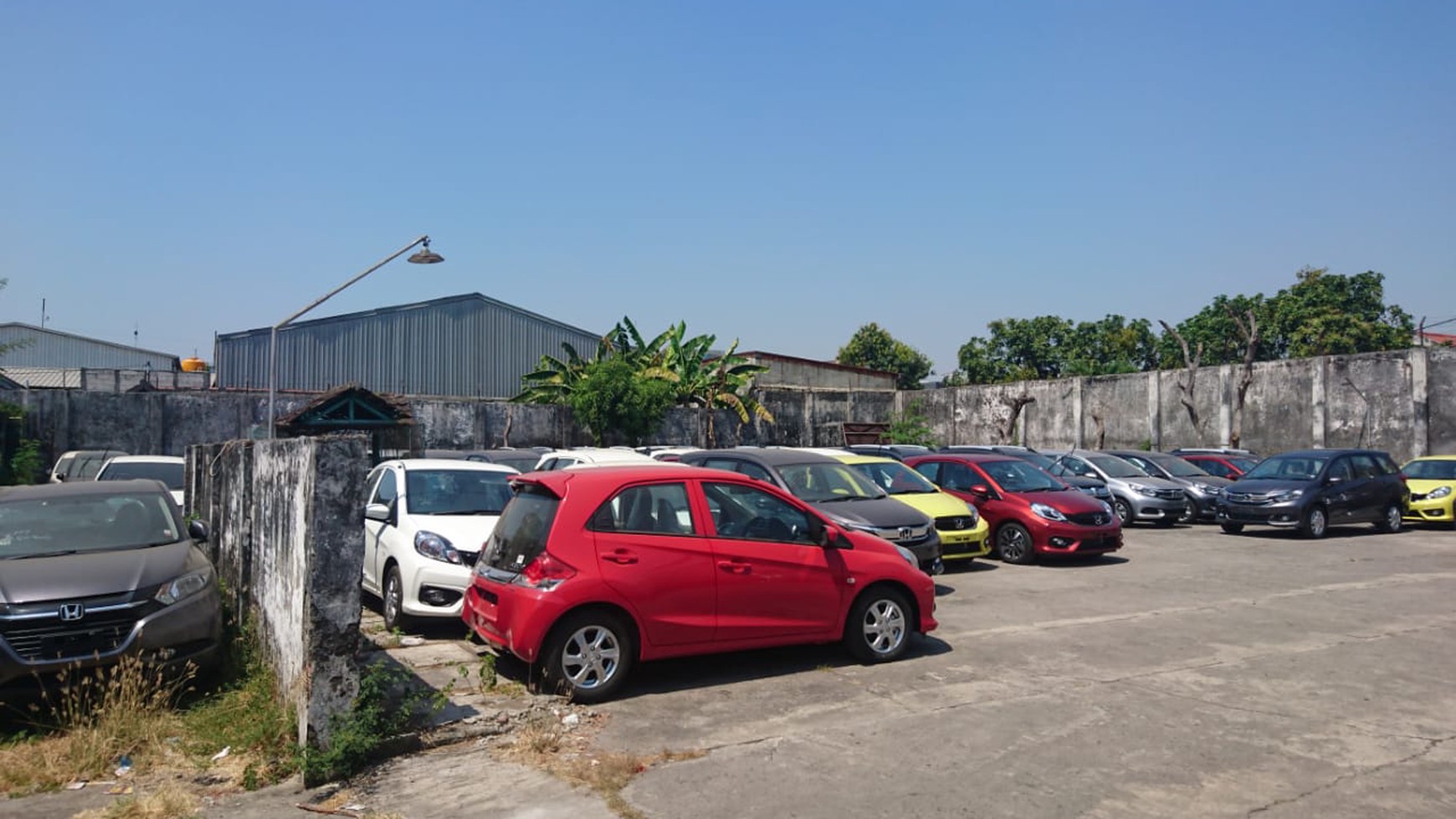 Dijual 2704 m Tanah + Bangunan di kota Sidoarjo  JATIM Lantai Cor  BETON plus Pagar Tembok Keliling - Buat Parkiran Kapasitas 335 Mobil