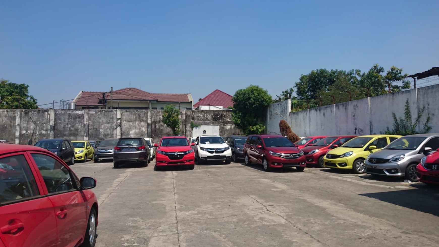 Dijual 2704 m Tanah + Bangunan di kota Sidoarjo  JATIM Lantai Cor  BETON plus Pagar Tembok Keliling - Buat Parkiran Kapasitas 335 Mobil