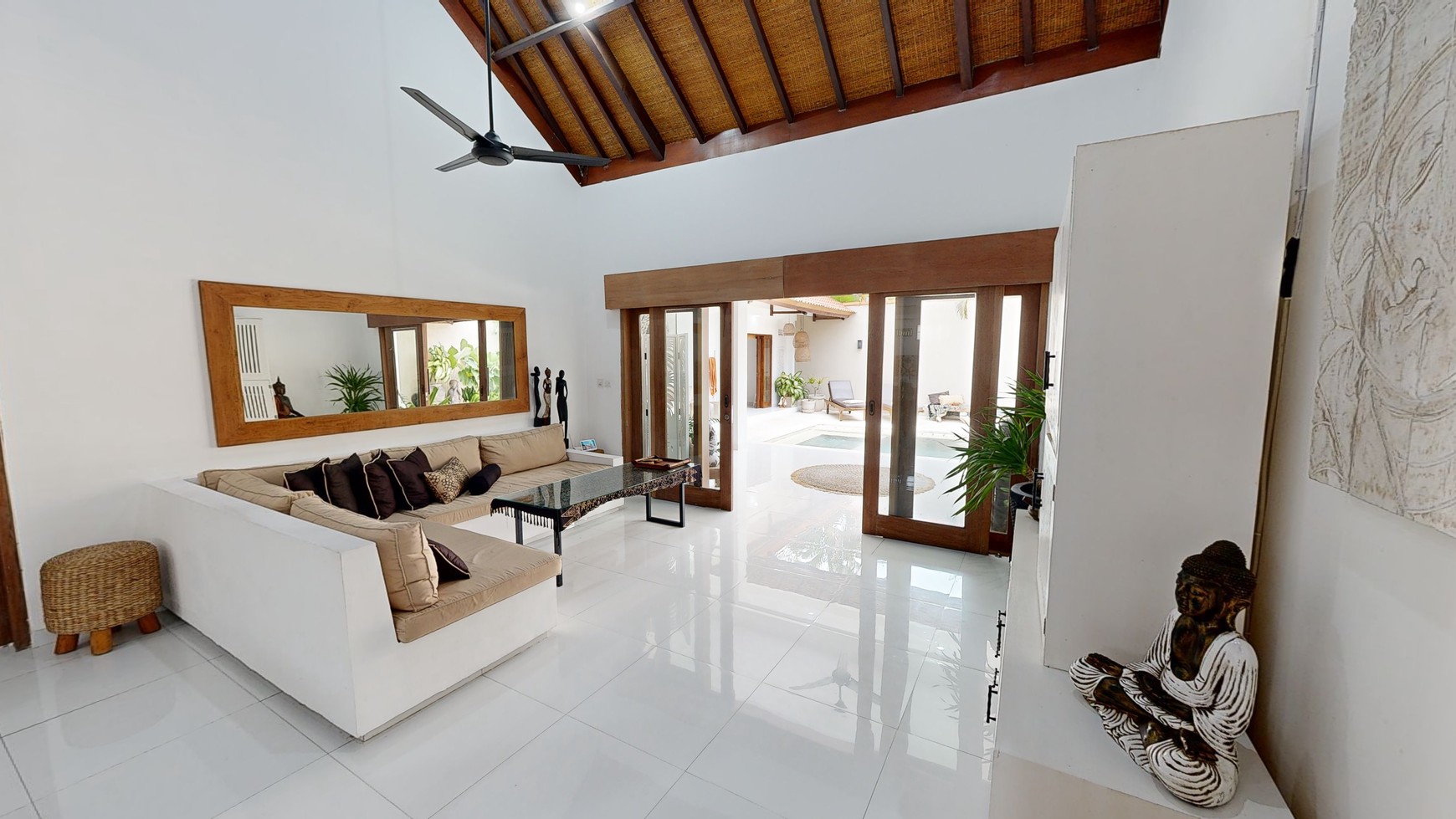 Leasehold - Luxurious Private Villa with Modern Amenities in Prime Location Seminyak