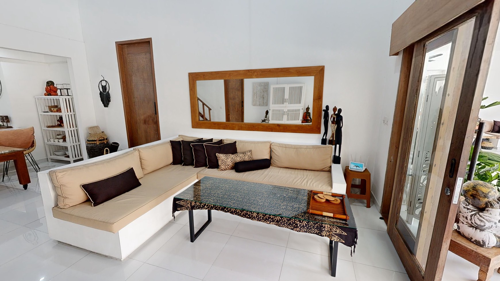 Leasehold - Luxurious Private Villa with Modern Amenities in Prime Location Seminyak