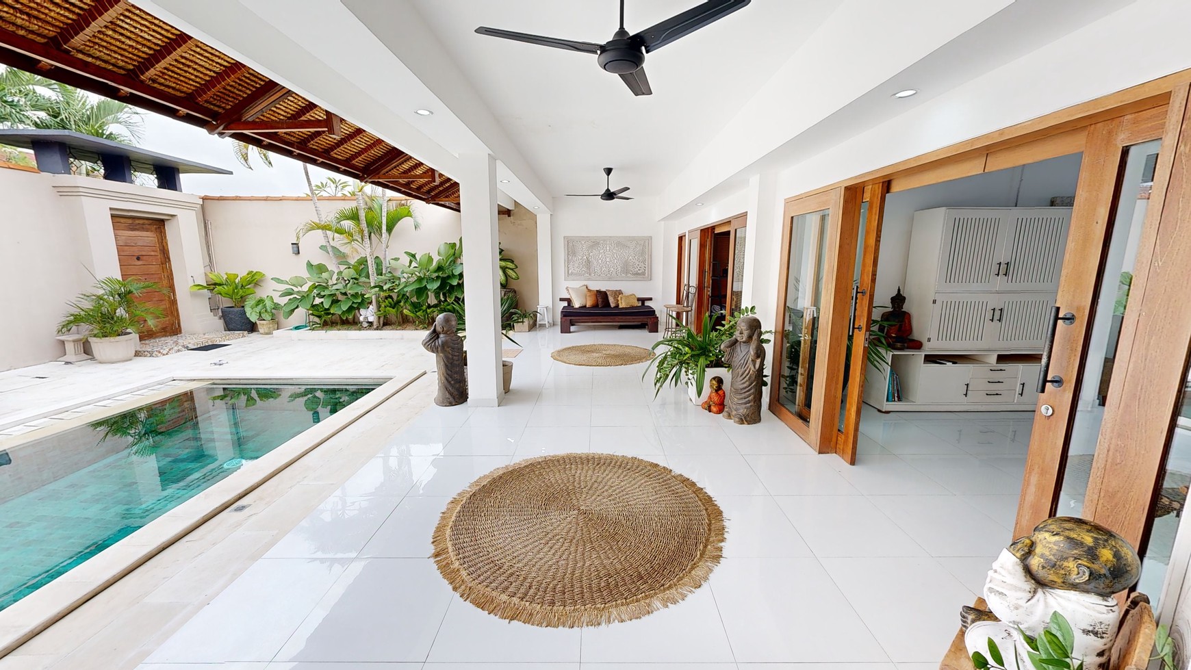 Leasehold - Luxurious Private Villa with Modern Amenities in Prime Location Seminyak