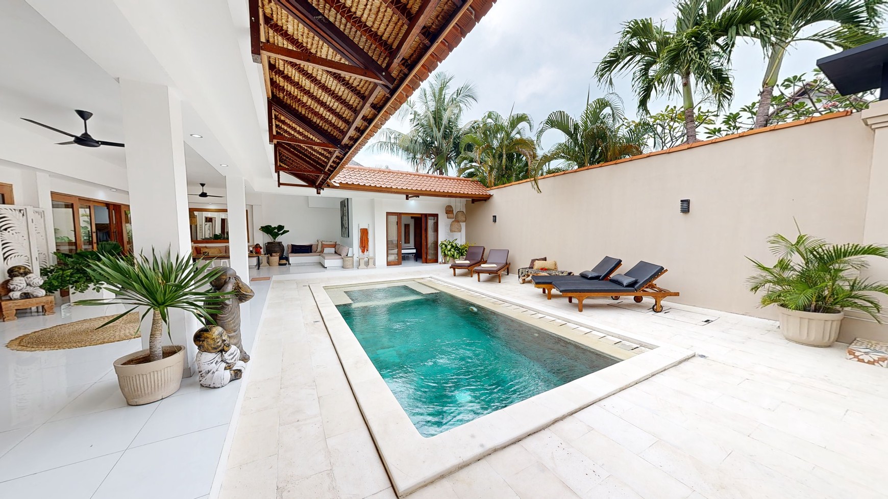 Leasehold - Luxurious Private Villa with Modern Amenities in Prime Location Seminyak