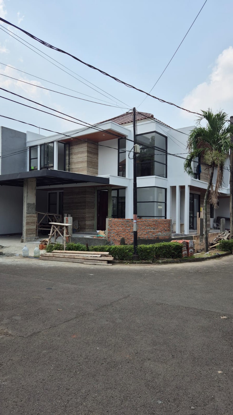 Rumah brand new, lokaso di hook, dalam cluster di Bintaro Sektor 9