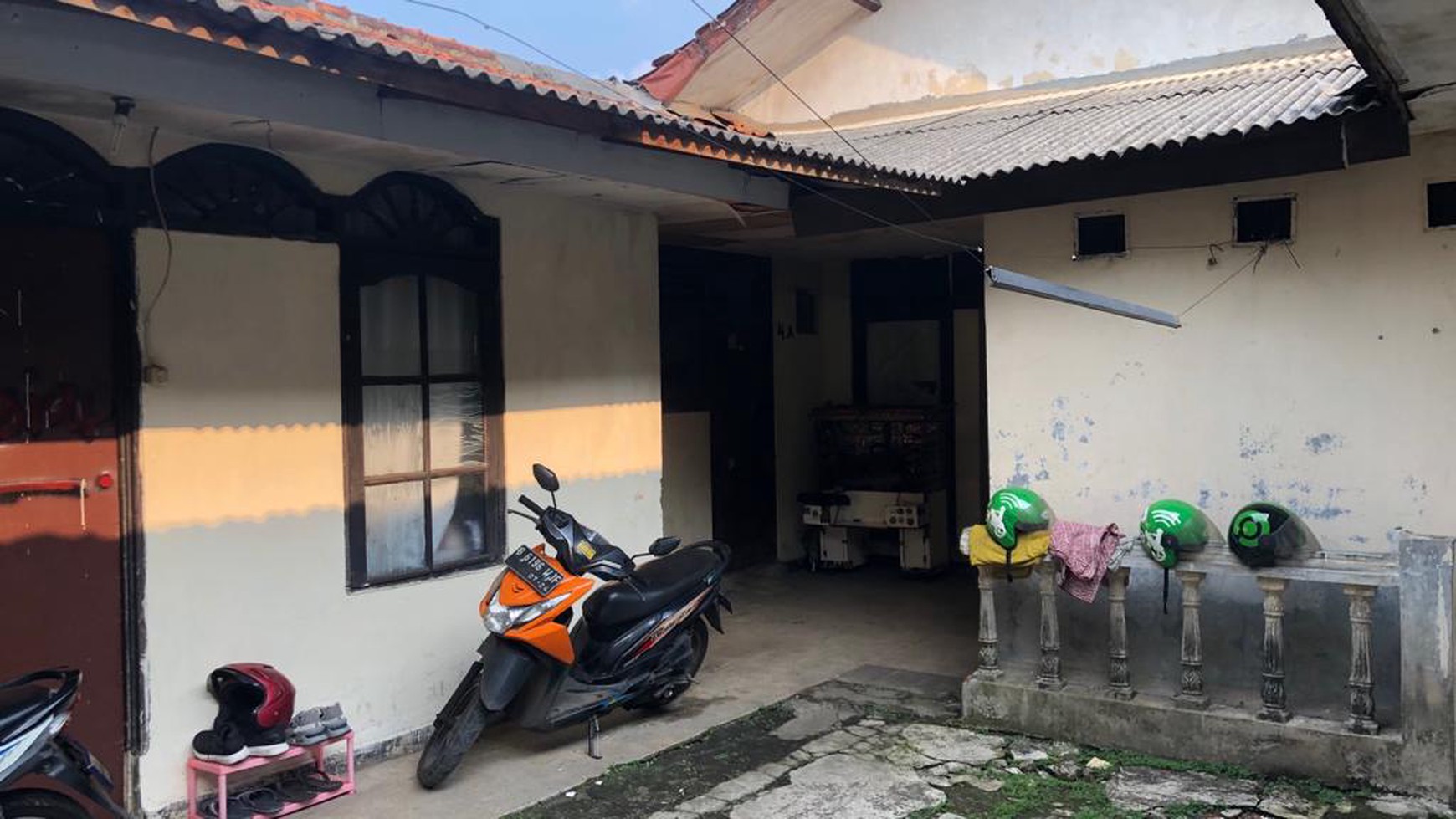 Rumah Hitung Tanah Lokasi Strategis dan Cocok untuk Kos-kosan (Kontrakan) @Cirendeu