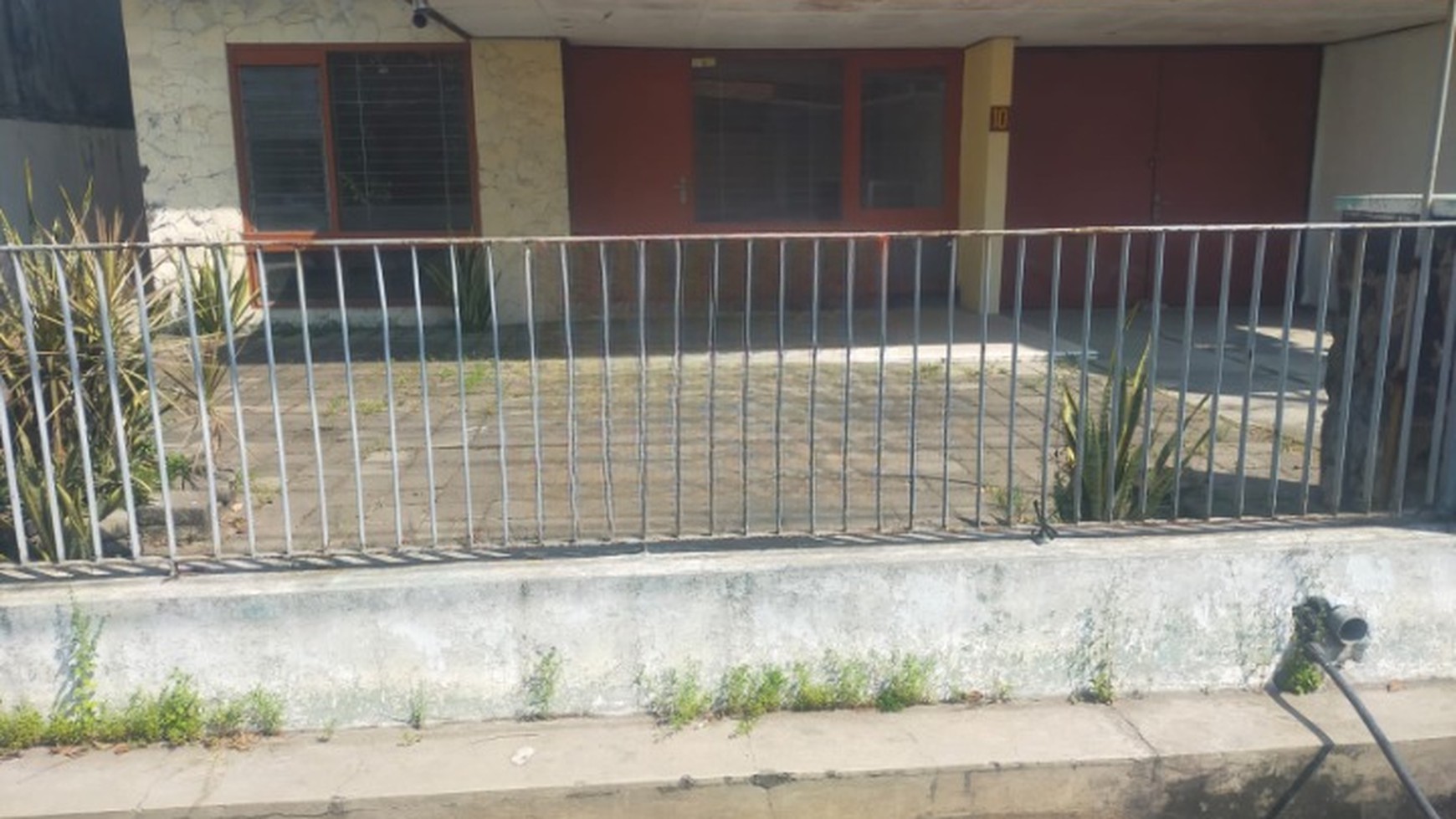 Rumah Area Perdagangan Jl. Barata Jaya, Surabaya