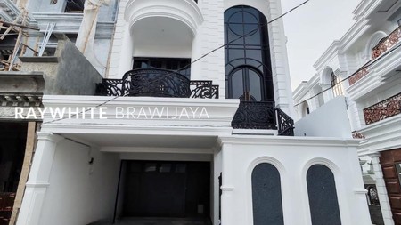 Rumah Mewah Modern Classic Dalam Townhouse Area Jagakarasa