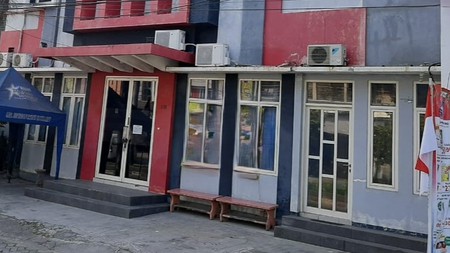 Rumah Usaha Di Jalan Kalimantan GKB Gresik