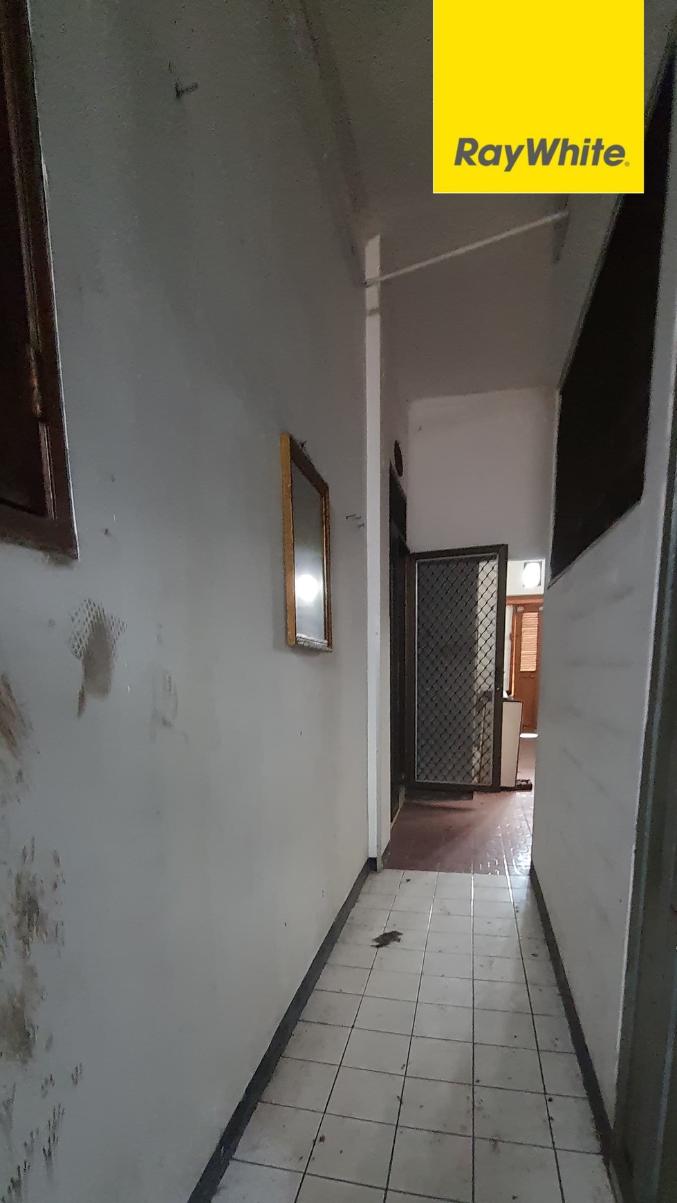 Turun Harga Rumah Strategis  Lokasi Dekat Jl. Raya Mampang, Jakarta Selatan