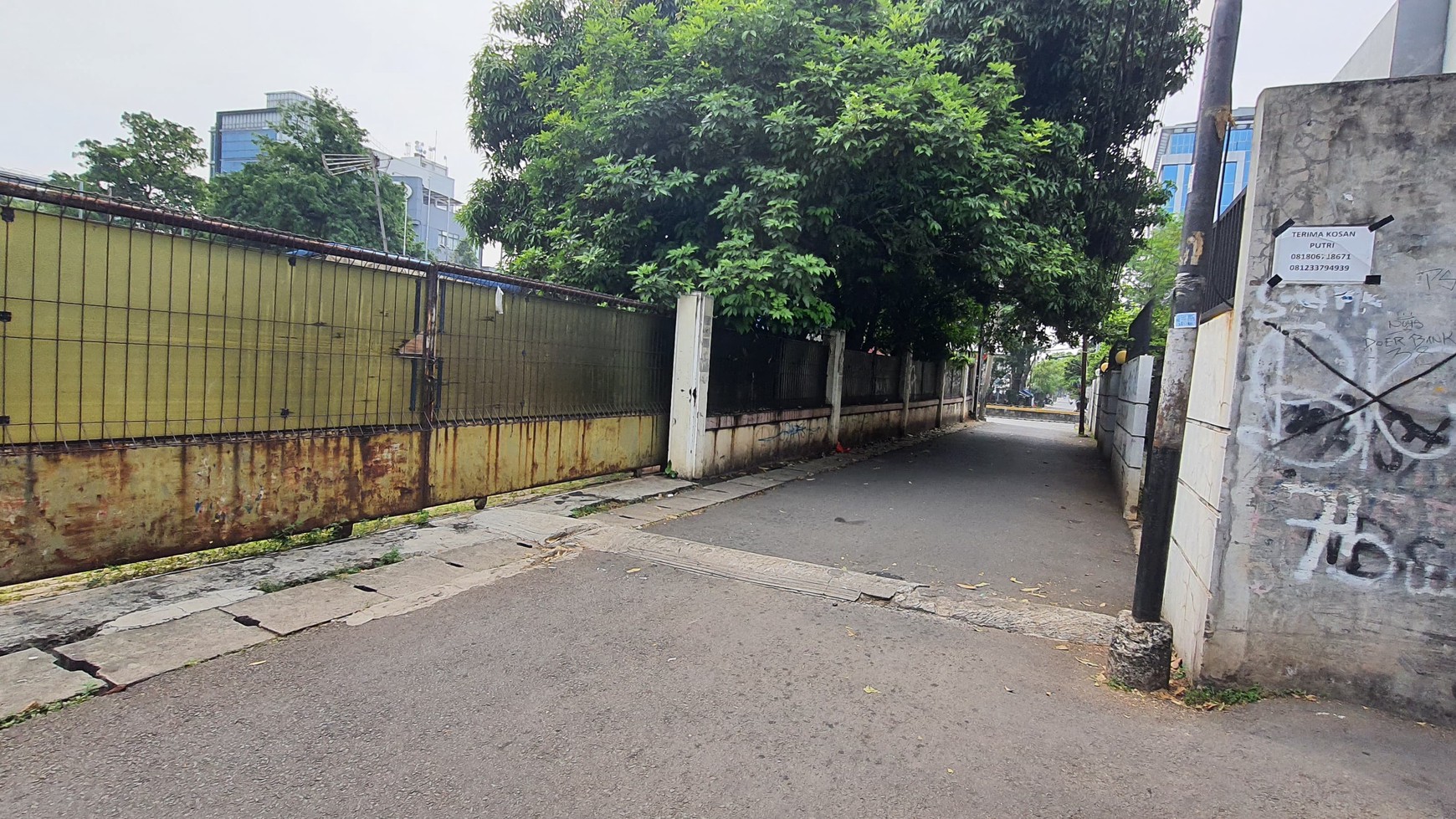 Turun Harga Rumah Strategis  Lokasi Dekat Jl. Raya Mampang, Jakarta Selatan