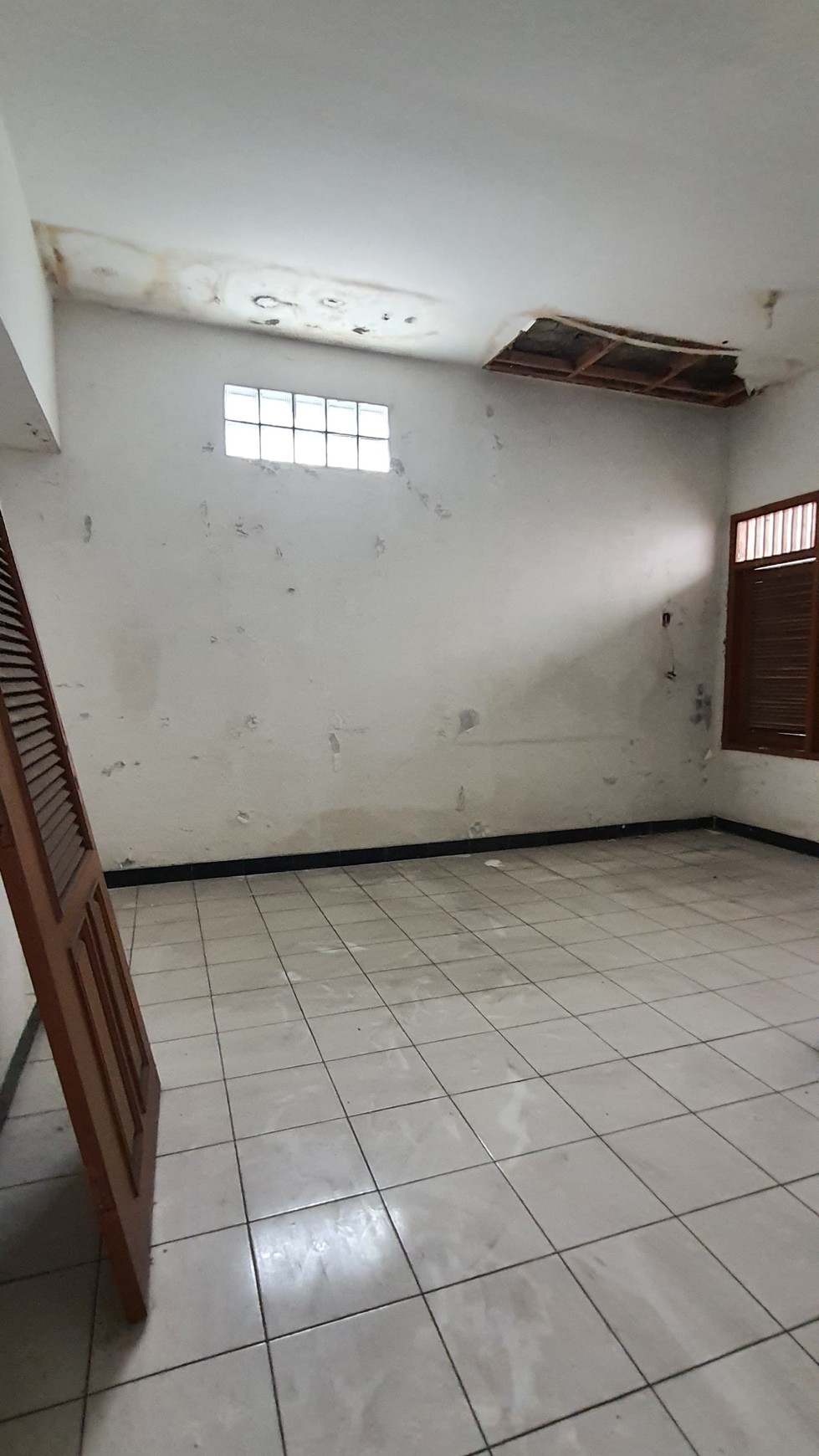 Turun Harga Rumah Strategis  Lokasi Dekat Jl. Raya Mampang, Jakarta Selatan