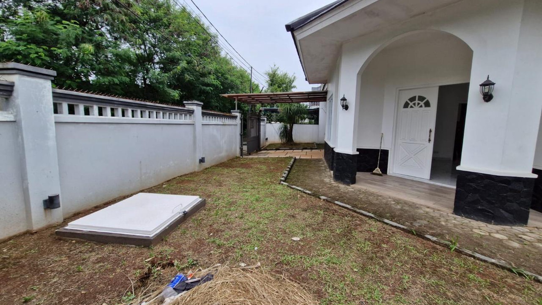 Di jual Rumah di hoek  Brand new  di Jl Tampak Siring  Komplek Graha Cinere  Depok