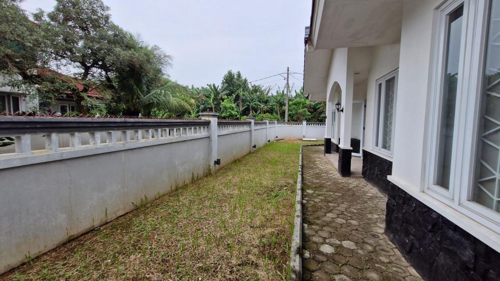 Di jual Rumah di hoek  Brand new  di Jl Tampak Siring  Komplek Graha Cinere  Depok