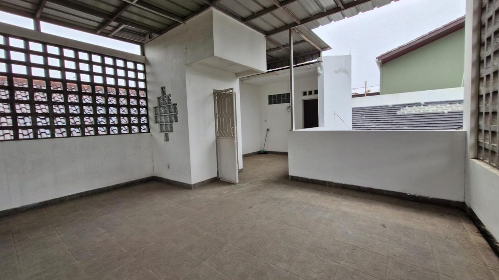 Di jual Rumah di hoek  Brand new  di Jl Tampak Siring  Komplek Graha Cinere  Depok