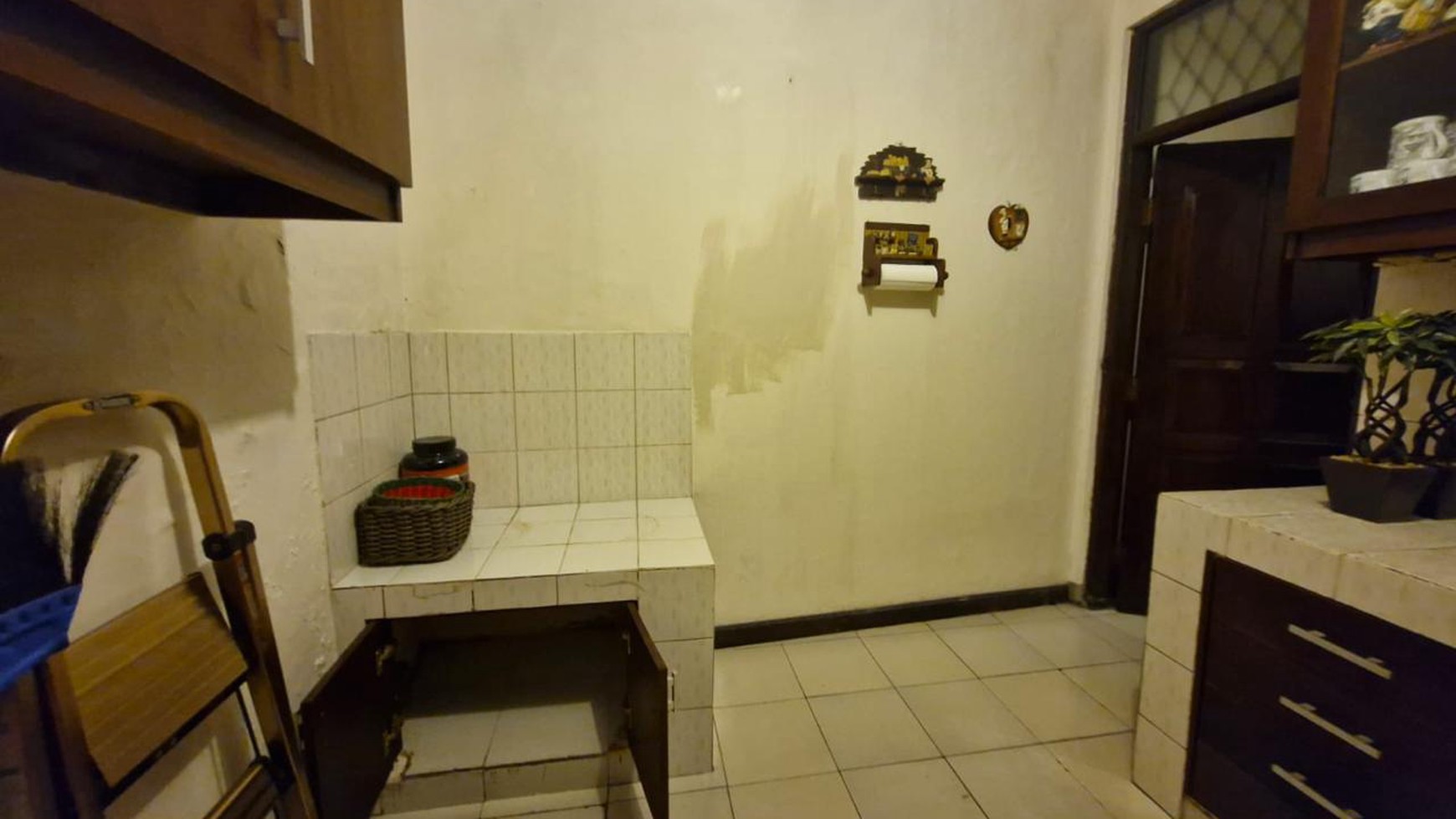 Di Jual  Rumah strategis, siap huni, cocok untuk kost di Jl Puri Kencana Cipete,Jakarta Selatan